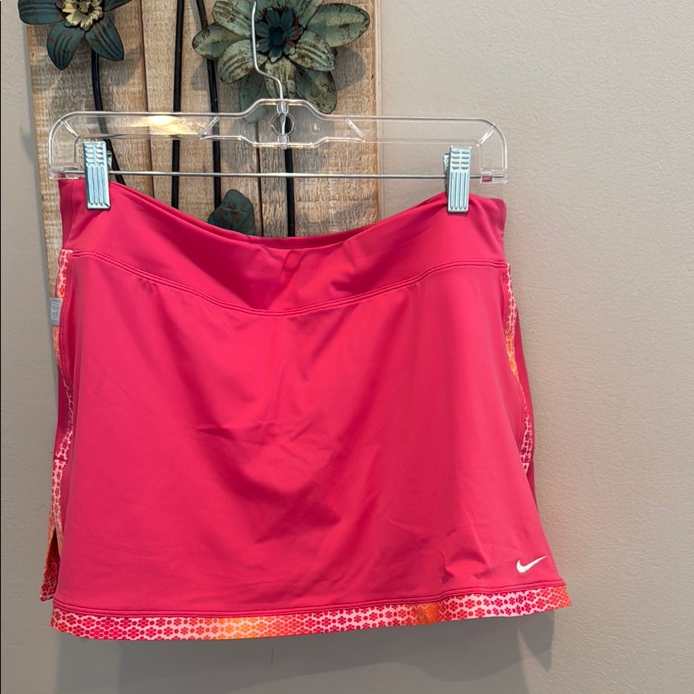 Nike Bright Pink Skirt/Skort with Orange Accents size large pre owned